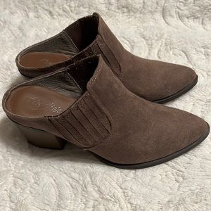 Candie’s Block Heel Mule